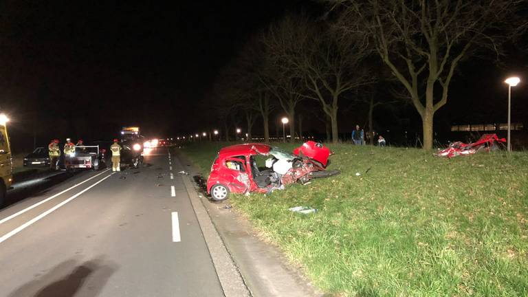 De Antwerpseweg in Roosendaal na het ongeluk (foto: Weginspecteur Sven / Twitter).