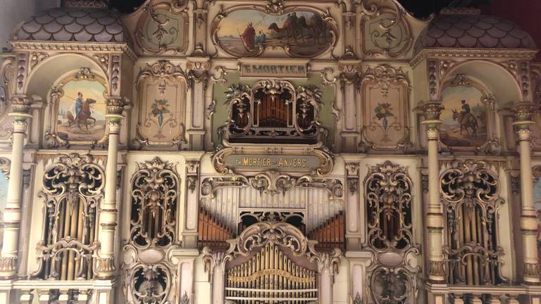 Het draaiorgel De Mortier in het nieuwe draaiorgelmuseum in Helmond is een eeuw oud.