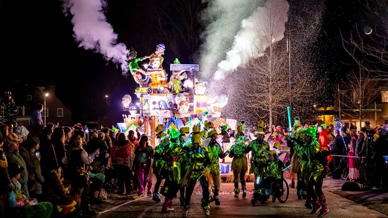 Lichtjesoptocht van Standdaarbuiten, 't Zwammegat (foto: EYE4images/Marcel van Dorst).