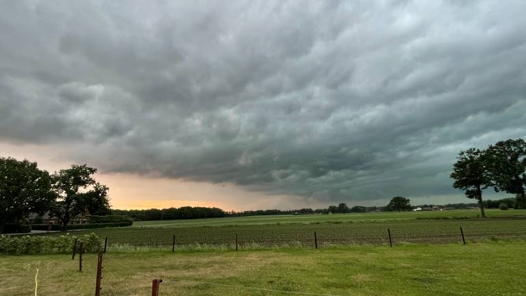 Onweerswolken in Ulicoten (foto: Dre van Ooijen)