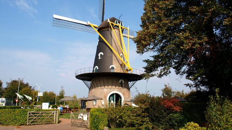 De Kerkhovense Molen in Oisterwijk (archieffoto: Joop van der Kaa).