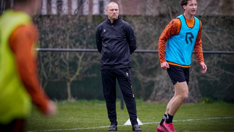 Kevin Hofland in zijn eerste dagen als trainer van Willem II (foto: Orange Pictures).