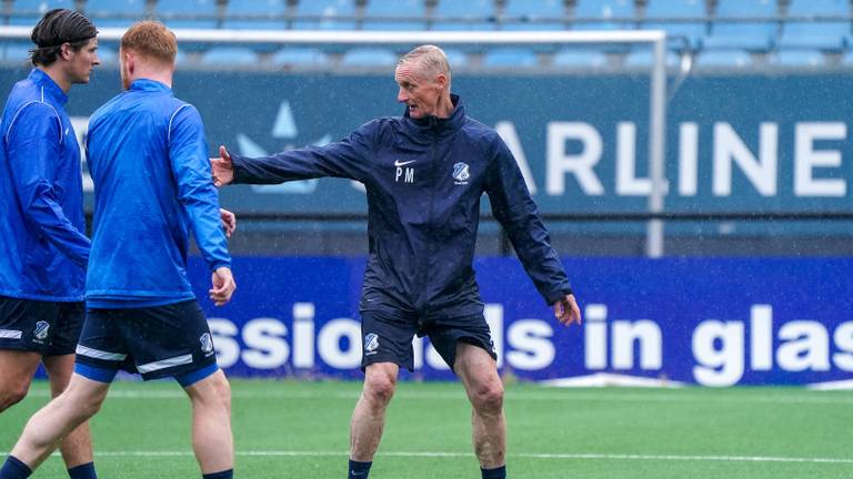 Pascal Maas op het trainingsveld van FC Eindhoven (Foto: OrangePictures)