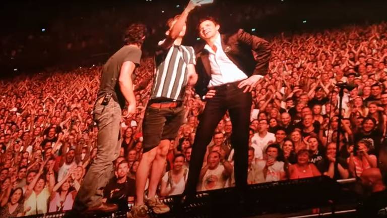 Diego (20) drumde nummer met The Killers in volle Ziggo Dome: 'Viel mee'