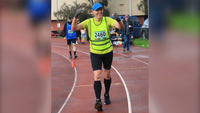 Arie's laatste meters tijdens de Centurion Walk in Australië (2023) 