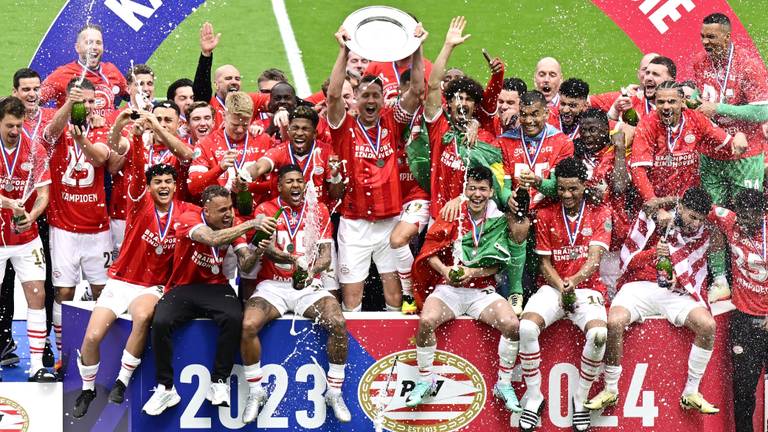 Door deze vijf cruciale momenten is PSV weer landskampioen 