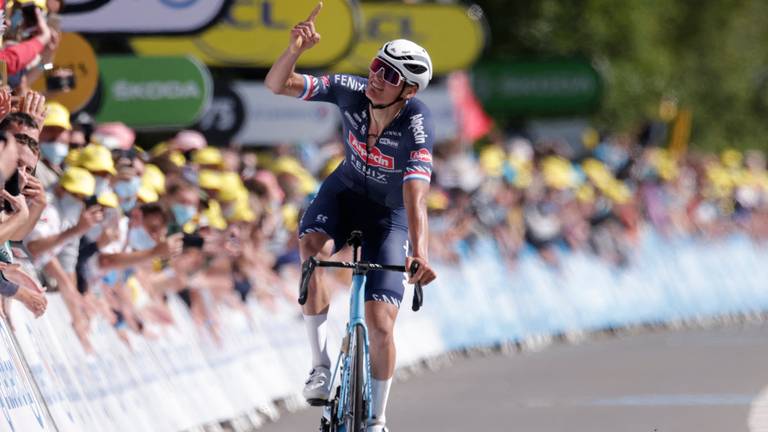 Mathieu van der Poel draagt overwinning op aan opa Raymond Poulidor (Foto: ANP)