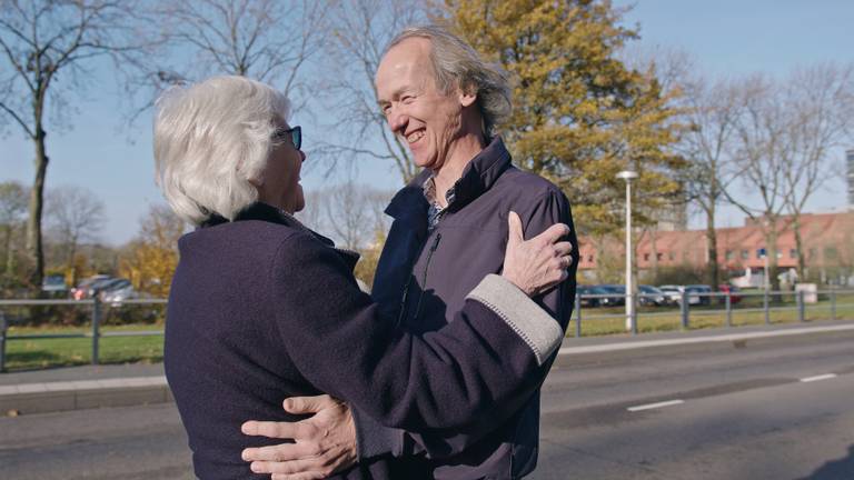 Erik met zijn moeder José (beeld uit Omroep Brabant-documentaire 'Het geheim van Moederheil).