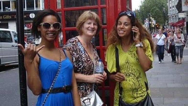 De moeder van Celina met haar zus en nichtje in Londen waar ze naar het concert van Michael Jackson zouden gaan (privéfoto).