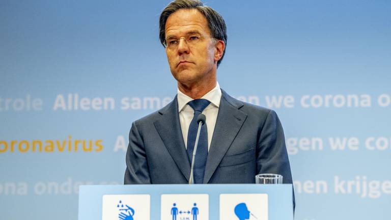 Rutte en De Jonge geven vrijdagavond een persconferentie over nieuwe coronamaatregelen (foto: ANP/Robin Utrecht).