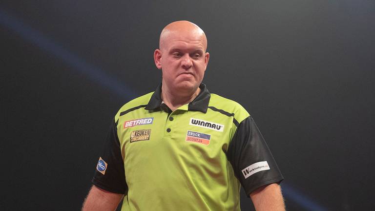 Michael van Gerwen na zijn nederlaag tegen Simon Whitlock. (Foto: Lawrence Lustig/PDC)