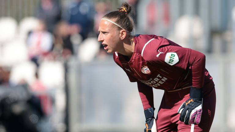 Sari van Veenendaal is keepster bij PSV (foto: ANP).