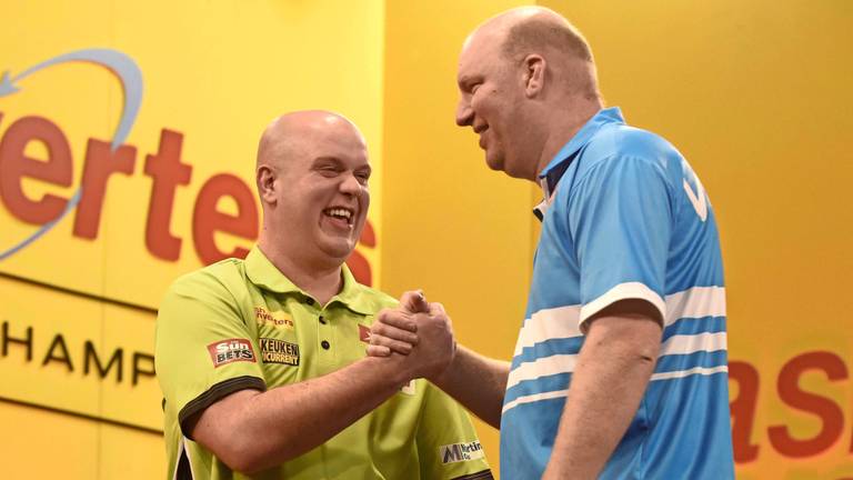 Michael van Gerwen (l) en Vincent van der Voort (foto: PDC).