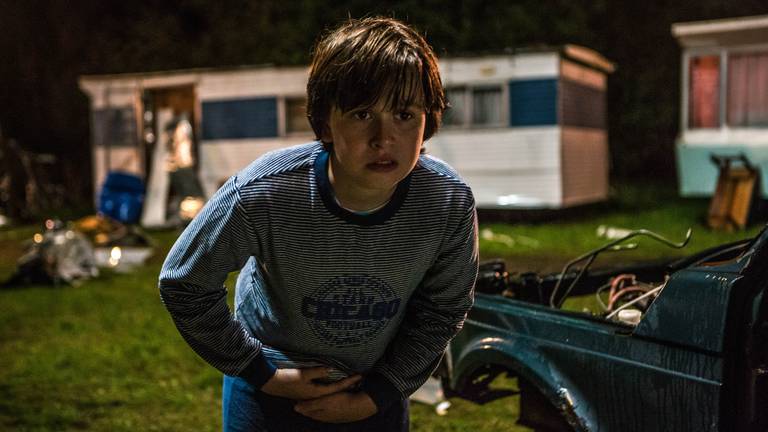 Mika de Wild als de jonge Ferry (foto: Netflix).