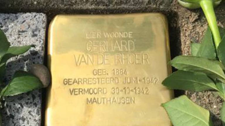 De Stolperstein voor de vermoorde Gerhard van de Rhoer (foto: Nick Meuwese).