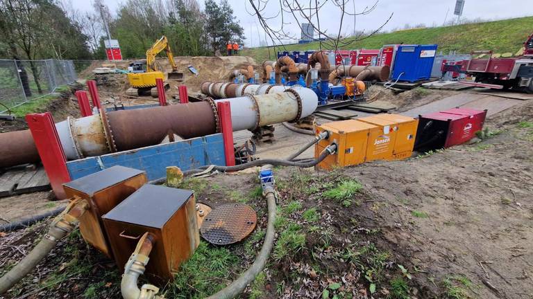 De pomp in de buurt van de gasleiding (foto: Noël van Hooft/Omroep Brabant).