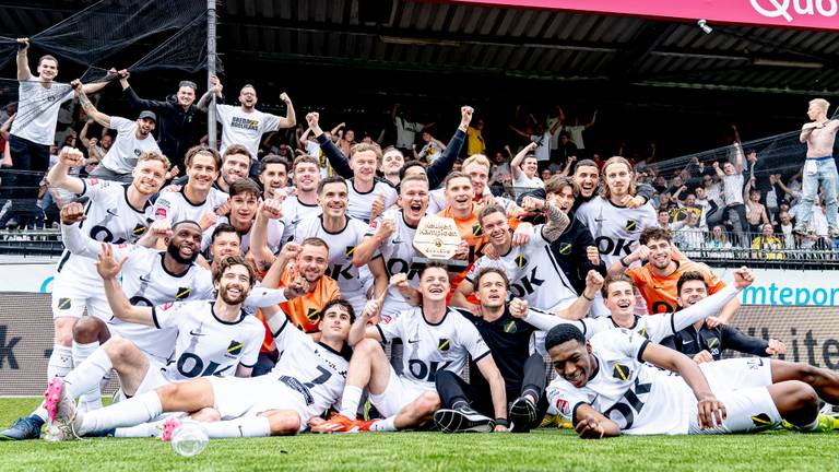 NAC-spelers gaan helemaal los: 'Maakt niet uit wie er bij me slaapt'