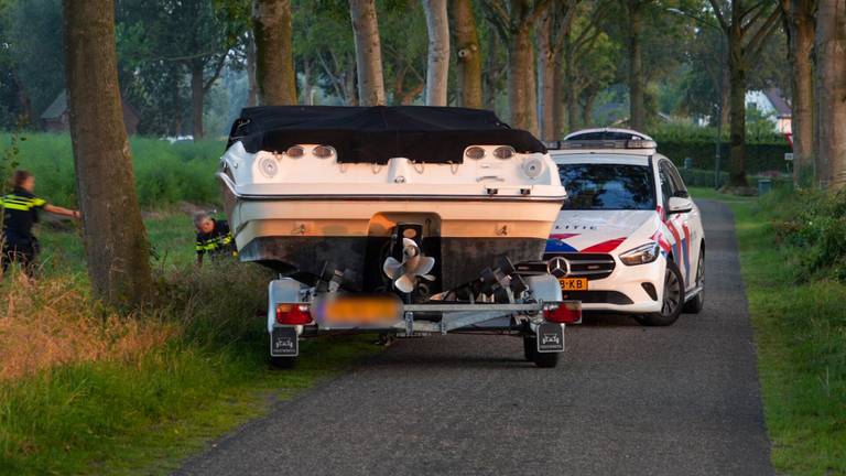 Politie geramd en schot gelost bij achtervolging, automobilist ontsnapt