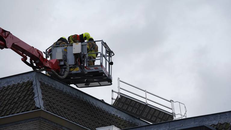 Noodtrap waait los tijdens storm (foto: Jeroen Stuve/SQ Vision).