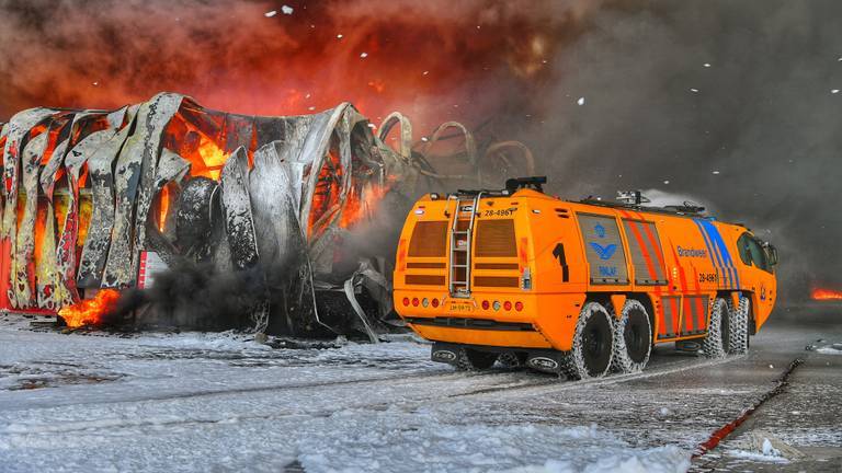 De brandweer zette in mei crashtenders in. (archieffoto: Rico Vogels/SQ Vision)