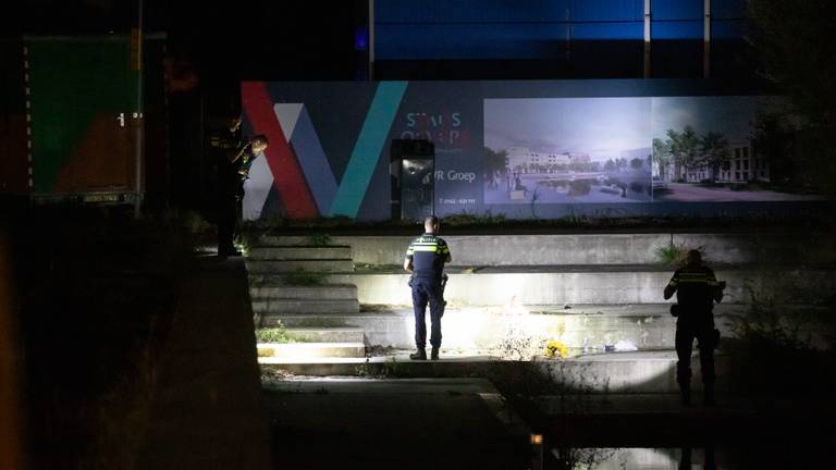 De politie doet onderzoek in Roosendaal (foto: Christian Traets/SQ Vision).