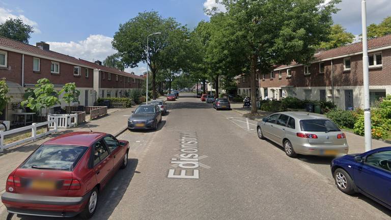 De inval vond plaats op een huis in de Edisonstraat (foto: Google Maps). 