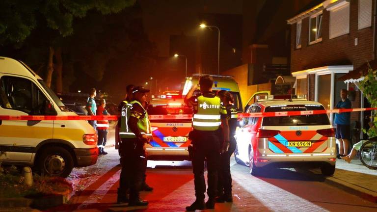 Politieonderzoek na de steekpartij aan de Acaciasingel in Den Bosch (foto: Bart Meesters).