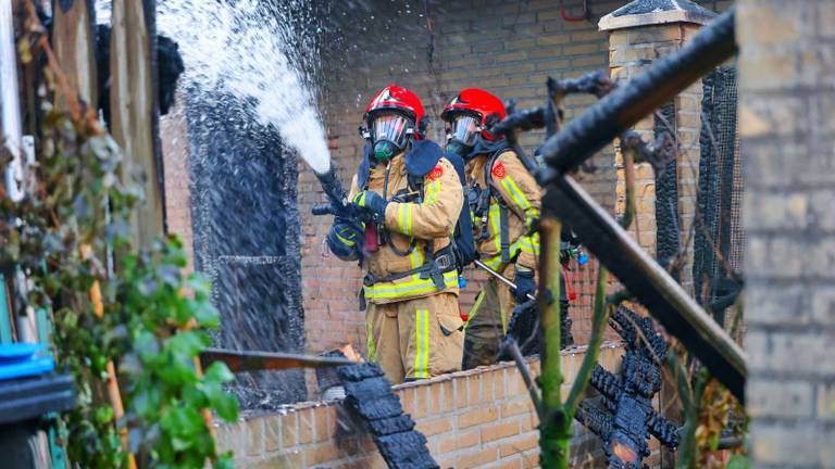 De brandweer aan het werk (foto: Rico Vogels/Persbureau Heitink).