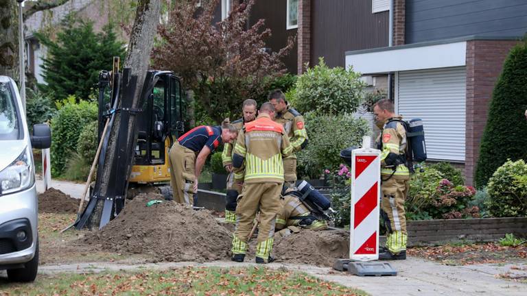 De brandweer bij het gaslek (foto: Christian Traets/Persbureau Heitink).