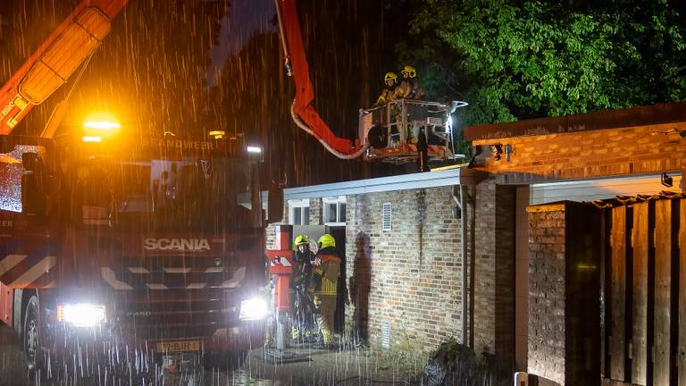 Een hoogwerker was nodig in Waalwijk (foto: Iwan van Dun/SQ Vision Mediaprodukties).