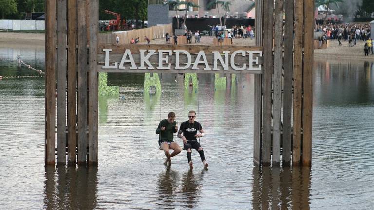 Pootje baden op Lakedance (archieffoto: Fons Hendriks/Hendriks Multimedia).