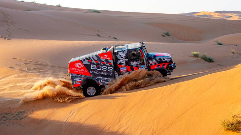 Janus van Kasteren tijdens de vijfde etappe in woestijn (foto: ANP/Gerard Laurenssen).