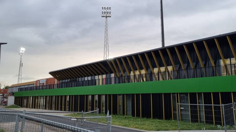 Het nieuwe stadion van Helmond Sport. (Foto: Leon Voskamp)