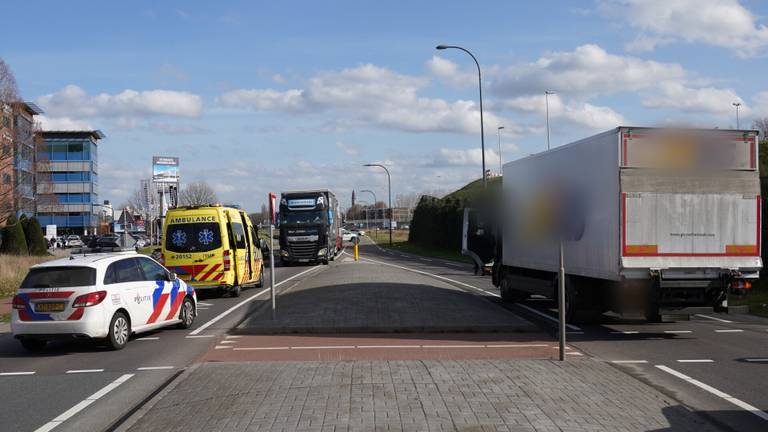 Hulpdiensten zijn ter plekke (foto: Iwan van Dun/SQ Vision).