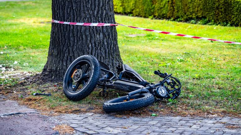 Jongen op fatbike raakt ernstig gewond bij botsing met auto