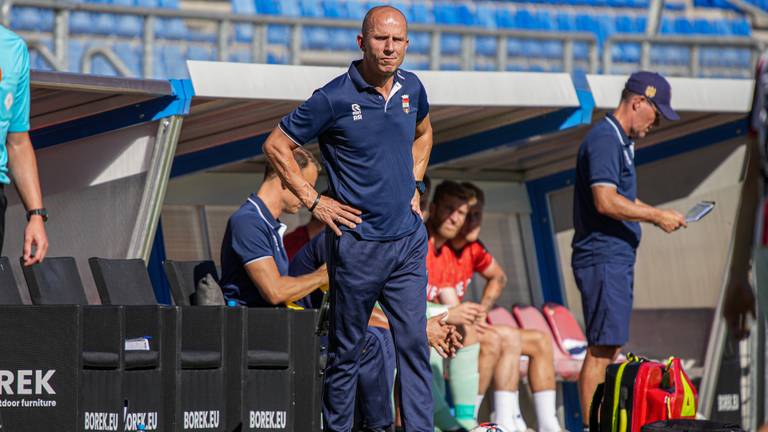 Willem II ontslaat trainer Robbemond na verloren derby tegen NAC