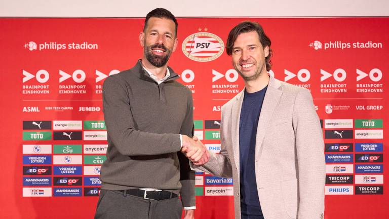 Ruud van Nistelrooij bij zijn presentatie (foto: PSV)