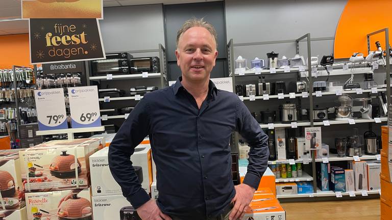 René Hilbrands in zijn winkel in Gemert (foto: René van Hoof).