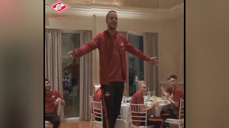 Jorrit Hendrix zingt ‘Het is een nacht’ voor nieuwe teamgenoten bij Spartak Moskou