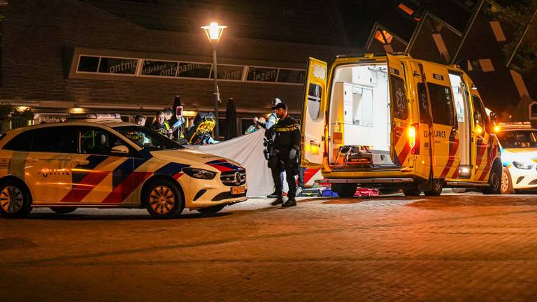Jongen (16) zwaargewond bij steekpartij, met spoed naar ziekenhuis gebracht