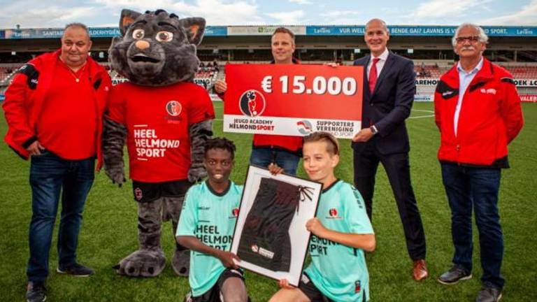 Supporters Vereniging Helmond Sport sponsort jeugdopleiding uit eigen zak (Foto: Helmond Sport)