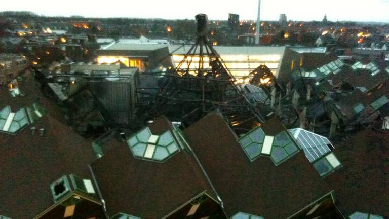 De schade van de brand is onbekend. (Foto: Rob van Kaathoven)