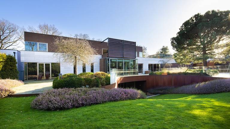 Het enorme Hollywood-huis staat gewoon in Uden (foto: Christie’s International Real Estate/Michael van Oosten). 