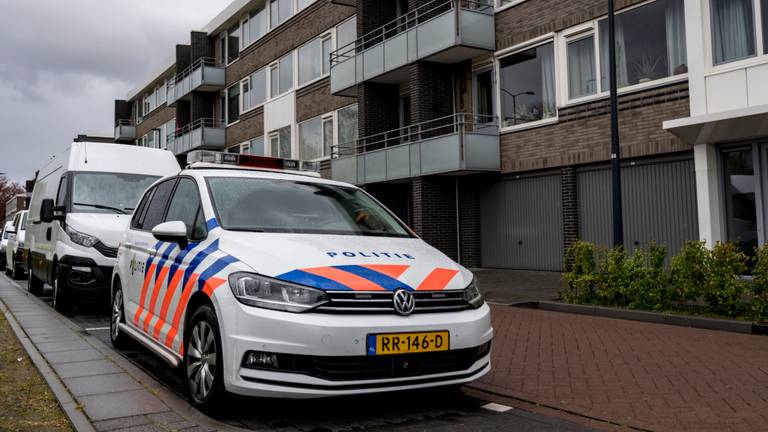 De politie doet onderzoek (foto: Marcel van Dorst/SQ Vision Mediaprodukties).