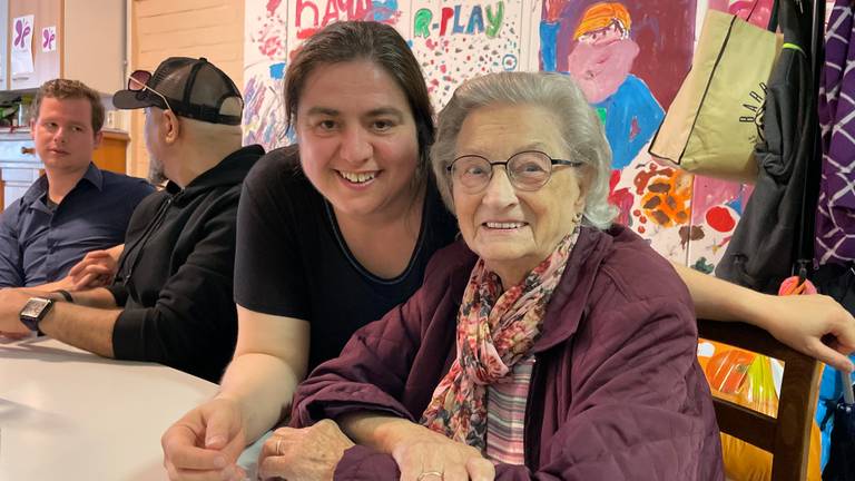 Nellie (rechts) en Antonietta van Tira Mi Su (foto: Tom van den Oetelaar)