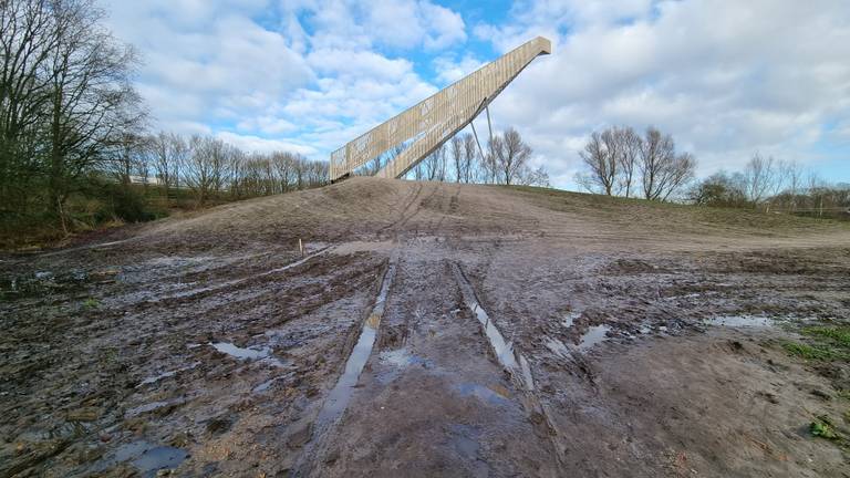 Veel modder rond De Nieuwe Herdgang (foto: Collin Beijk).
