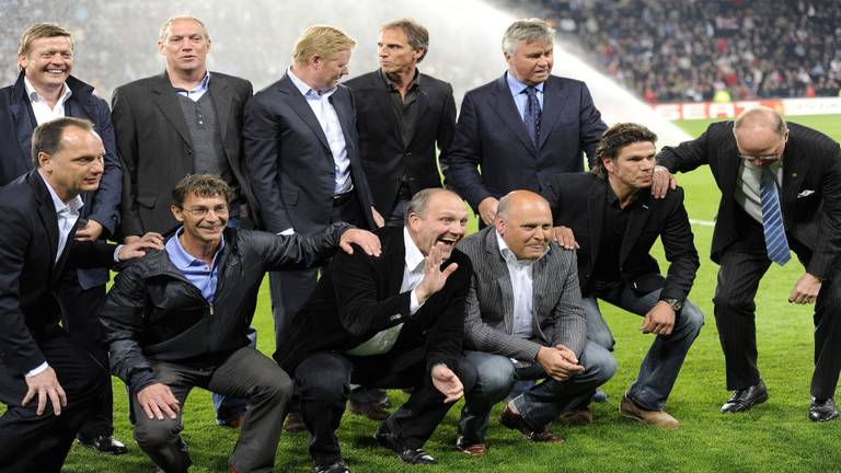 De gouden PSV-ploeg van 1988 onder leiding van Guus Hiddink (foto: ANP