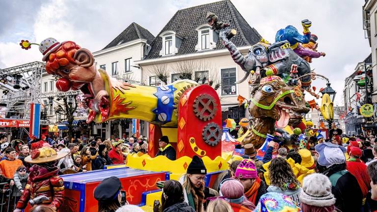 Meeblèren, optochten en beddenrace: dit was de carnavalsmaandag in Brabant