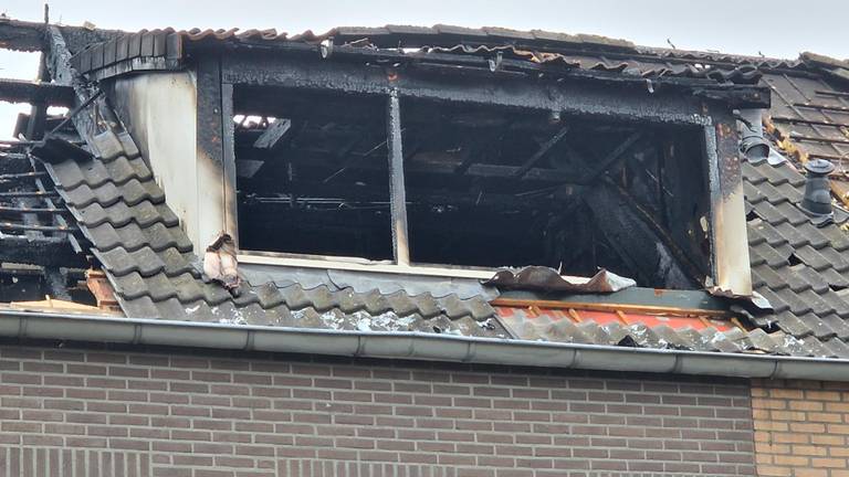 Van de slaapkamer van de dochter bleef weinig over (foto: Tom Berkers).