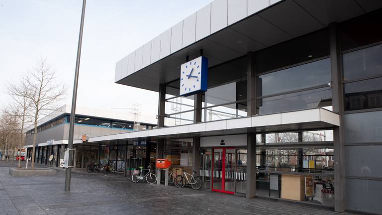 Het NS-station in Bergen op Zoom (archieffoto: Kevin Cordewener).